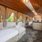 Stacja Galicja - W Pociagu Blisko Energylandia 4* زاتور